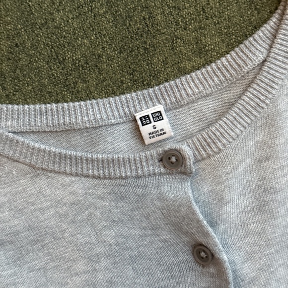 Uniqlo grey button up cardigan - Picture 3 of 4